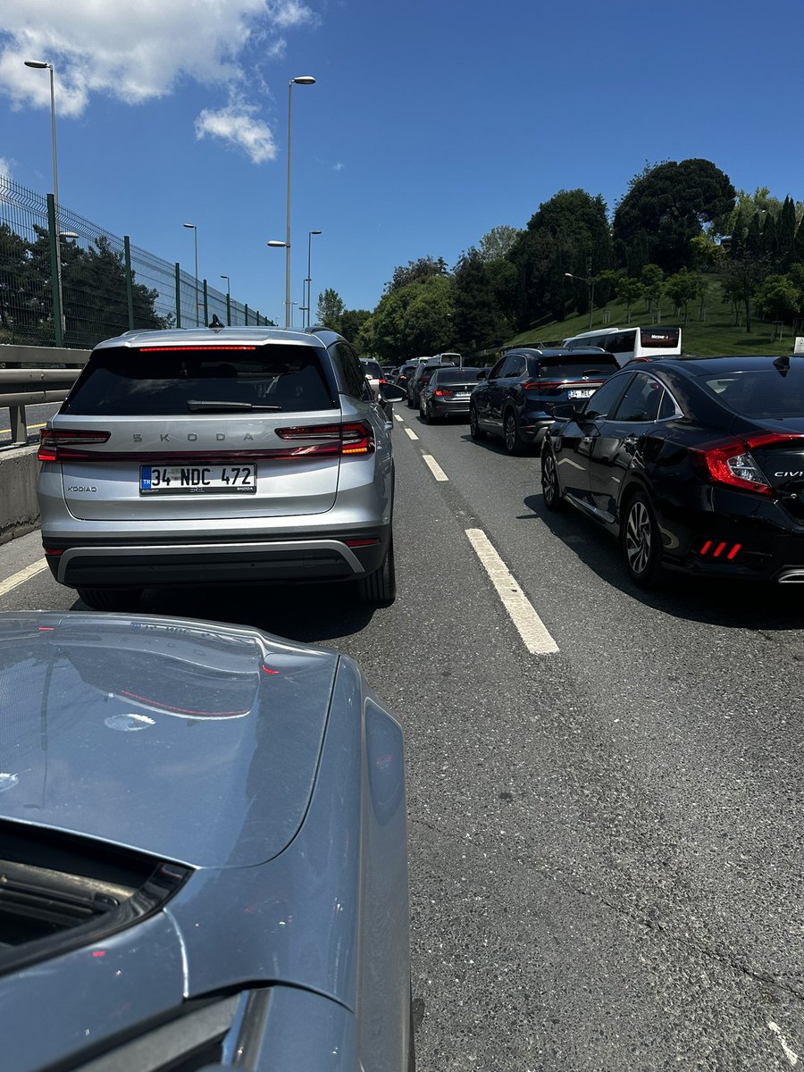 İstanbul saat 11:40 ömrümüzü çalan sorun #trafik bu sorun #deprem kadar önemli depremin etkilerini katlayarak arttıracak.
Çözüm makamındakiler <a href="/KarayollariGM/">Karayolları Genel Müdürlüğü</a> <a href="/4444154/">İBB Ulaşım Yönetim Merkezi</a> 
Türkiye’nin ana problemi İktidar ve yerel yönetimler vatandaşın sorununa odaklanmak yerine koltuk kavgasındalar.