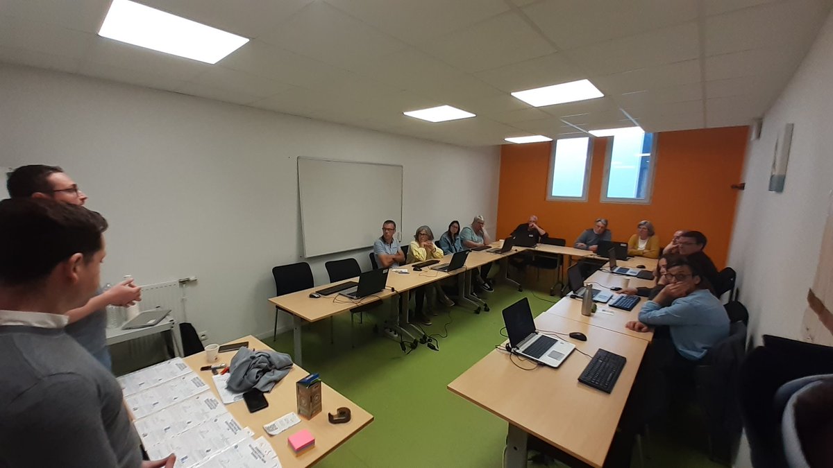 JulienBarre76's tweet photo. C'est parti pour le premier atelier sur l'intelligence artificielle #IA pendant l'AG de la DRAAF des Pays de la Loire @Agri_Gouv @Prefet44 https://t.co/4BPUYkuYno