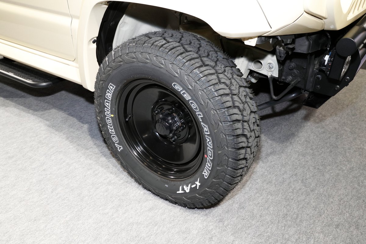 GEOLANDAR_JP's tweet photo. 東京オートサロン2025 ジオランダー装着デモカーご紹介

BEYOND JAPAN 様

車輛：ジムニーシエラ
装着タイヤ：GEOLANDAR X-AT
サイズ：LT235/70R16(ホワイトレター)

#YOKOHAMA #ヨコハマタイヤ #GEOLANDAR #ジオランダー #XAT #TAS #オートサロン #BEYONDJAPAN #ジムニー #シエラ https://t.co/wYSuZrSU4v
