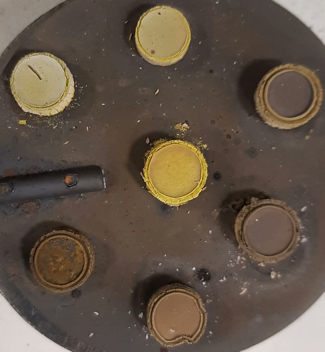 Inomorph's tweet photo. A photo of seven mirror-polished W-based samples after annealing at 1000 °C. So, no metal can be used for the thermal protection at 1800 °C. 
#thermalconductivity
#greenenergy
#thermalprotection
#solarpower
https://t.co/zs6h5uYyD0
https://t.co/LEkAFXVgFr https://t.co/Q8ZdOzVAyC