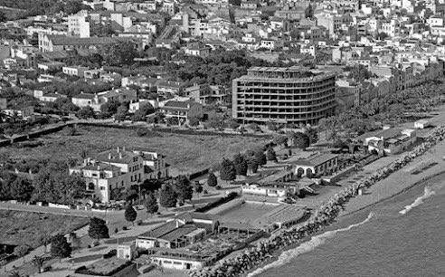 Quan TOTS els polítics d TOTES les legislatures (municipals, catalans i espanyols) q van des d 1990, quan va acabar legalment la concessió d’aquests edificis d Sitges, fins a l’actualitat NO han posat realment el tema sobre la taula, passen aquestes coses! criticartt.blogspot.com/2023/01/la-pis…