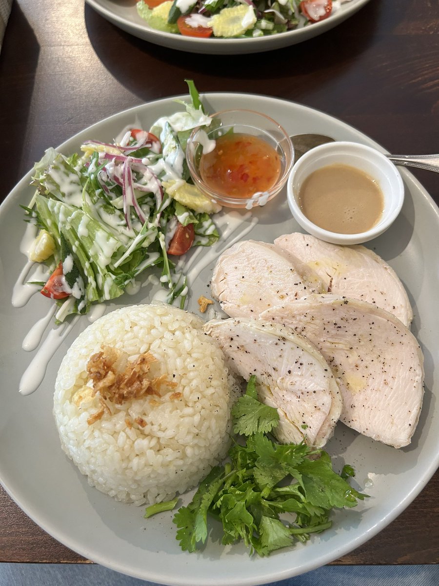 narahara_j's tweet photo. お昼にクリープハイプのカオナシさんとカフェへ☕️

Googleの地図が閉まってる美容室を指してて待ち合わせに遅れて合わせるカオナシだったのです怒られるどころか大好きなタートルズのフィギュアまで頂きました🐢
これだけでどのキャラか分かった人はまた語り合いましょう！

とても有意義な午後でした☕️