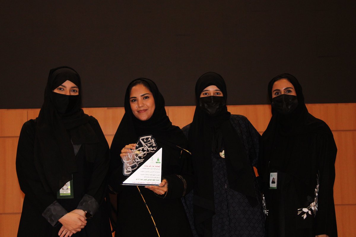 تهنئة💐

تبارك #كلية_علوم_التأهيل_الطبي لأعضاء هيئة تدريسها، أ. فهد زاكي المطيري و أ. منار رأفت الحداد حصولهما على جائزة المعلم المتميز للعام الدراسي ١٤٤٦هـ

متمنين لهما مزيدا من التوفيق والنجاح والتميز