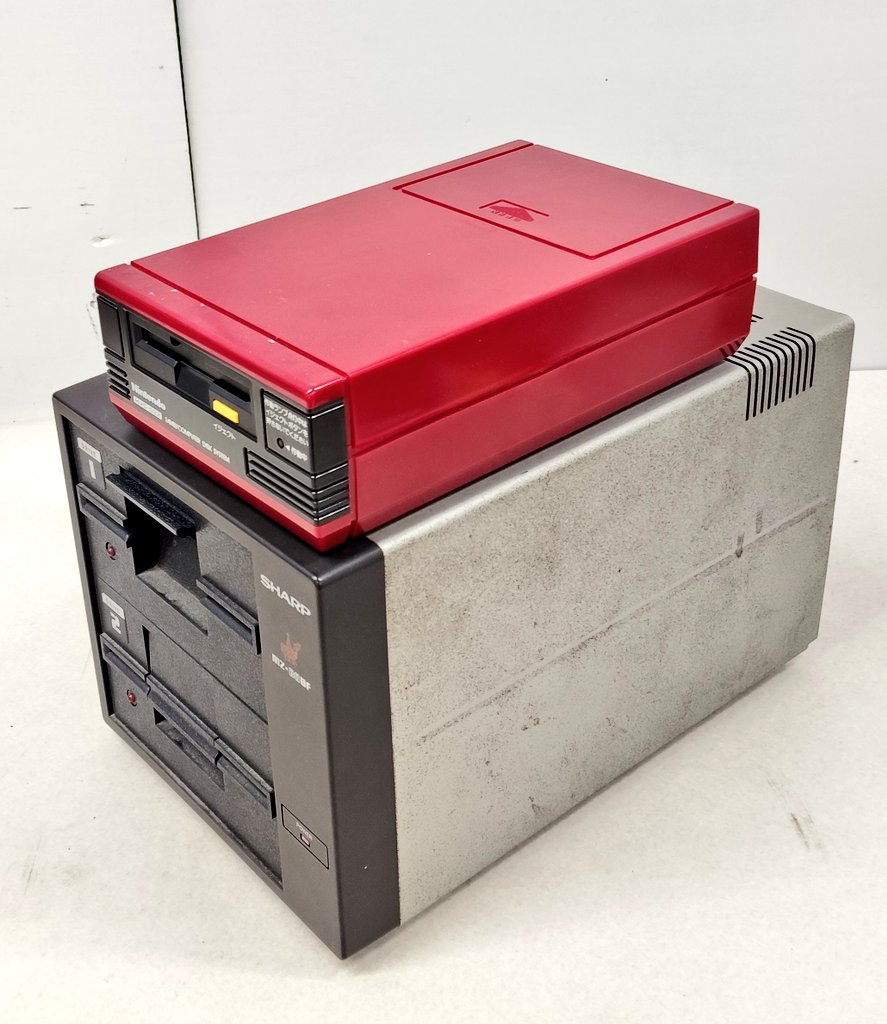シャープのMZ-80用FDD（フロッピーディスクドライブ）です。当時のお