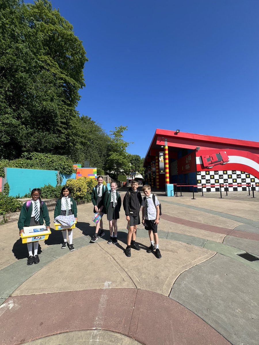 cheamparkfarm's tweet image. We've officially arrived at Legoland for an exciting LEGO Spike coding day! Ready to dive into some awesome challenges and explore all the park has to offer! #WeAreLEO 🦁 #LEGOSpike #CodingDay #LegolandAdventure @LEOacademies @raisingrobots @LEGOLANDWindsor