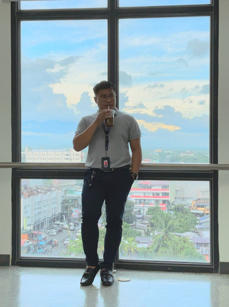RhonSuarez's tweet photo. One sip at a time 🥤 https://t.co/hAaroKIJyY