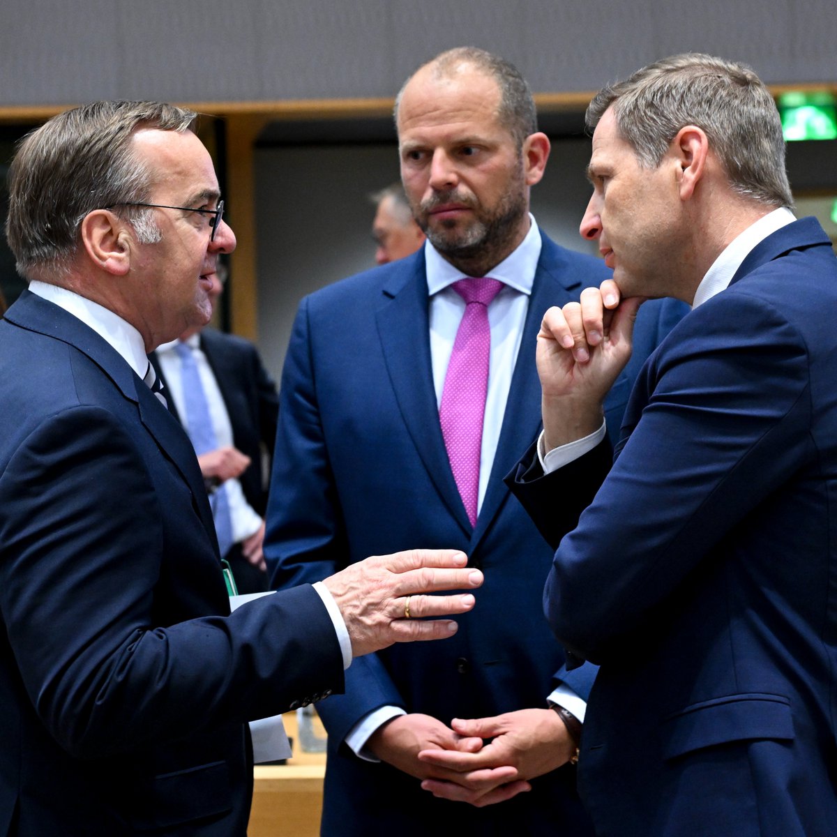 Belgium in the EU (@belgiumineu) on Twitter photo Minister of defence <a href="/FranckenTheo/">Theo Francken</a> represents Belgium ๐ง๐ช for the first part of the ๐ช๐บ Foreign Affairs Council #FAC in Brussels today, focusing on #defence.
๐๐ง ๐ญ๐ก๐ ๐๐ ๐๐ง๐๐ โ
๐บ๐ฆ EU military support to Ukraine
๐ก๏ธ Defence readiness Minister of defence <a href="/FranckenTheo/">Theo Francken</a> represents Belgium ๐ง๐ช for the first part of the ๐ช๐บ Foreign Affairs Council #FAC in Brussels today, focusing on #defence.
๐๐ง ๐ญ๐ก๐ ๐๐ ๐๐ง๐๐ โ
๐บ๐ฆ EU military support to Ukraine
๐ก๏ธ Defence readiness