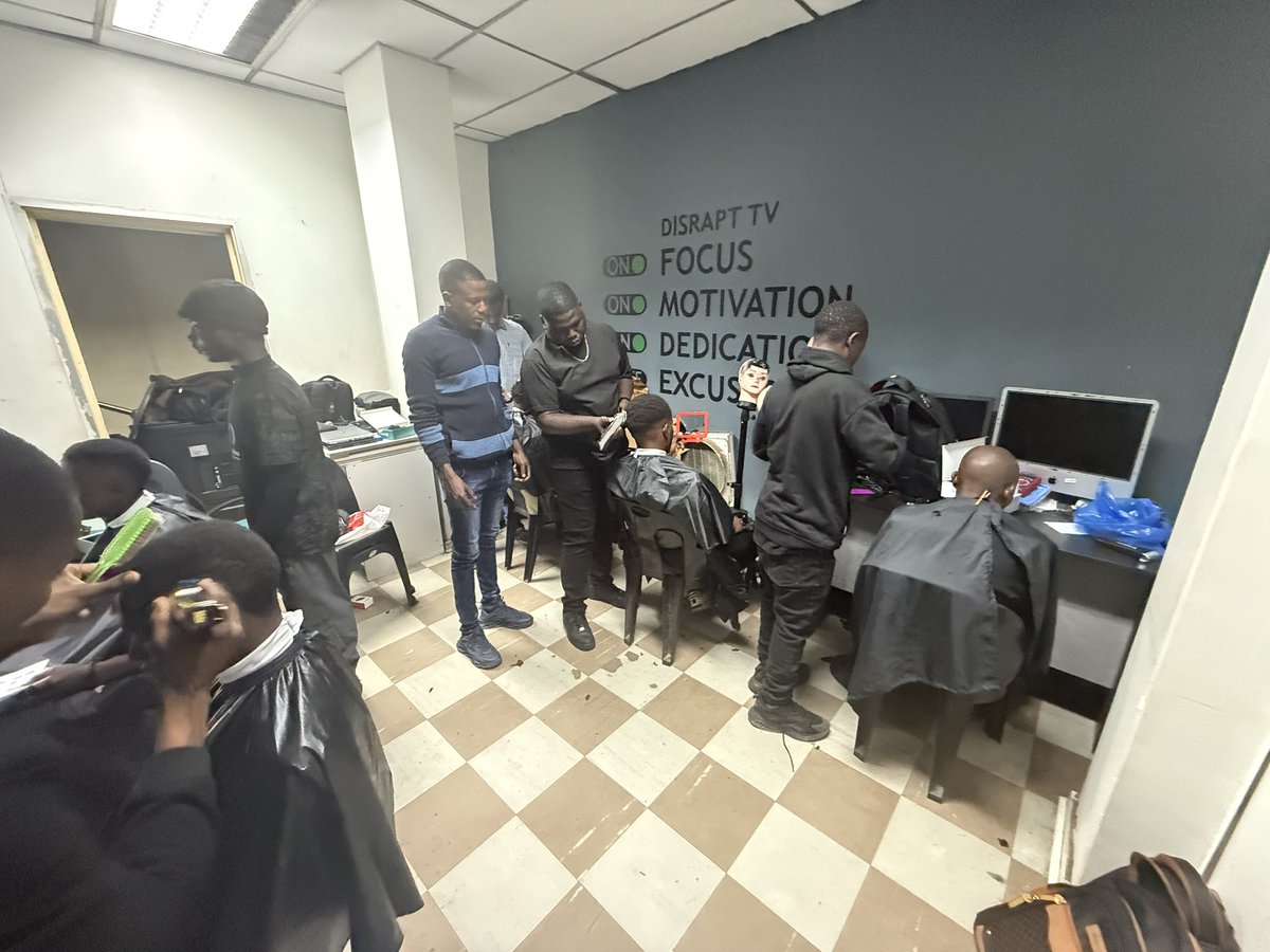 IxarAcademy's tweet photo. Join our Professional Barber course starting on the 2nd of June in Harare and empower yourself with a skill with limitless earning opportunities. Register now on 0786329089. https://t.co/8BYS0t7iqM