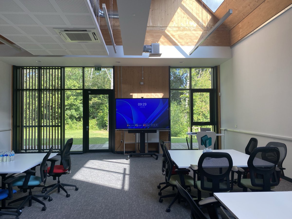 DebbieHolley1's tweet image. ⁦@NTF_Tweet⁩ ⁦⁦@nmite_ac⁩ delighted to be here in Hereford and at these awesome buildings - just fabulous spaces looking forward to workshops and sessions on teaching excellence ⁦@CWLTH_BU⁩ ⁦@AnandDPandyan⁩ ⁦@iresearch⁩ ⁦@Leslie_Gelling⁩