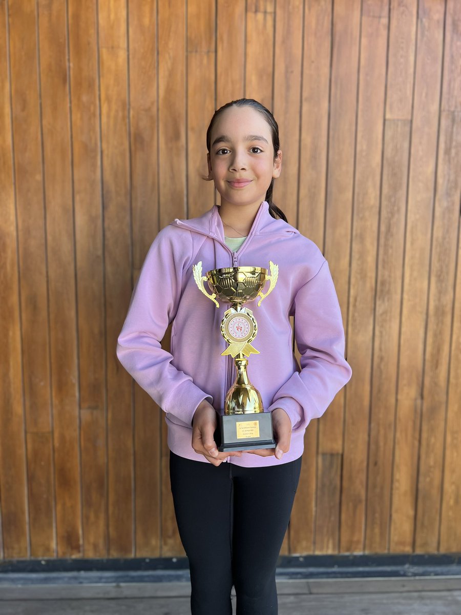 Küçük kızım Yağmur, şu anda 11 yaşında. 6 yaşından bu yana performans tenisi oynuyor. Kazandığı yurtiçi ve uluslararası başarılar sonrasında kendisine söz verdiğimiz Instagram hesabını bugün açtık. Takip ve destekleriniz onu çok mutlu edecek…

instagram.com/yagmur_sezen_2…