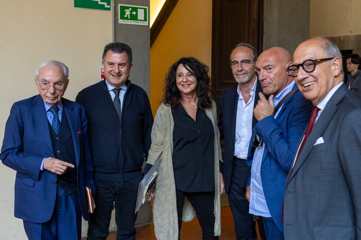 Cesvot (@cesvot) on Twitter photo "Cittadini attivi e politica", incontro organizzato da Cesvot e Gabinetto Vieusseux, in collaborazione con Lo Stanzone Delle Apparizioni. Giuliano Amato e <a href="/riccardonencini/">Riccardo Nencini</a> in dialogo su cittadinanza attiva e democrazia, moderati da Cristiana Guccinelli.
flic.kr/s/aHBqjCeN7V "Cittadini attivi e politica", incontro organizzato da Cesvot e Gabinetto Vieusseux, in collaborazione con Lo Stanzone Delle Apparizioni. Giuliano Amato e <a href="/riccardonencini/">Riccardo Nencini</a> in dialogo su cittadinanza attiva e democrazia, moderati da Cristiana Guccinelli.
flic.kr/s/aHBqjCeN7V