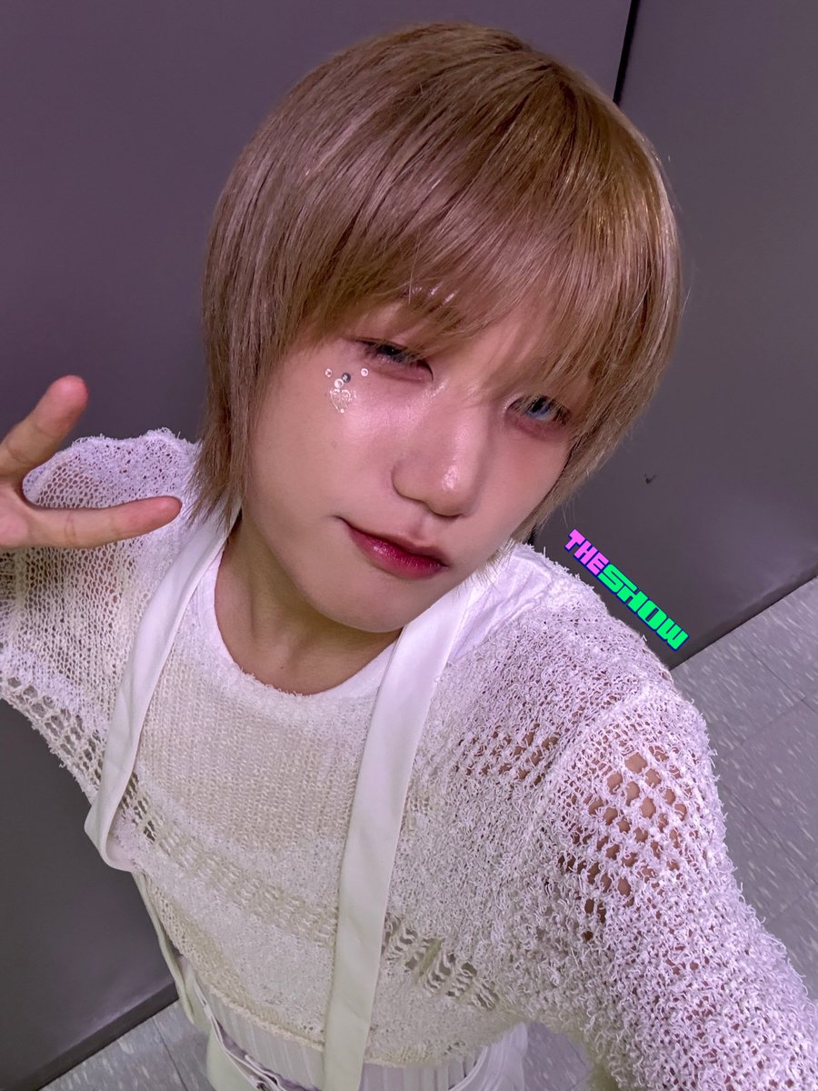 [★377회 더쇼초이스 후보①] 
<DUH! 우월 효과>
캠릿브지 대학의 연결구과에 따르면,
피원모하니의 DUH!를 보면
내 눈이 어떻게 보고있는지는 중요하지 않고,
무대의 시작을 보는 것과 동시에 마지막까지
끊지 않고 계속 보는 것이 중하요다고 한다.
보법이 다른 비트에 자신감 폭발하고 자존감