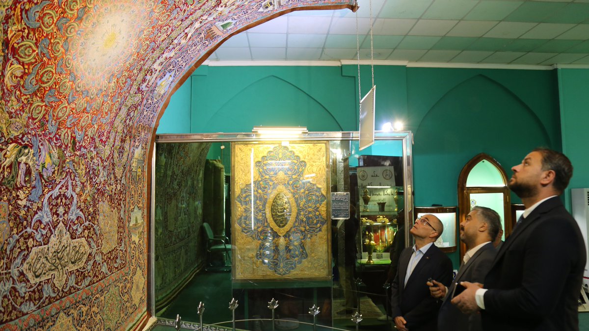 ImamHusseinMuse's tweet photo. مسؤول أمني في #بعثة_الاتحاد_الاوربي الى العراق يزور #متحف_العتبة_الحسينية_المقدسة. https://t.co/1I3wBU5Bzh