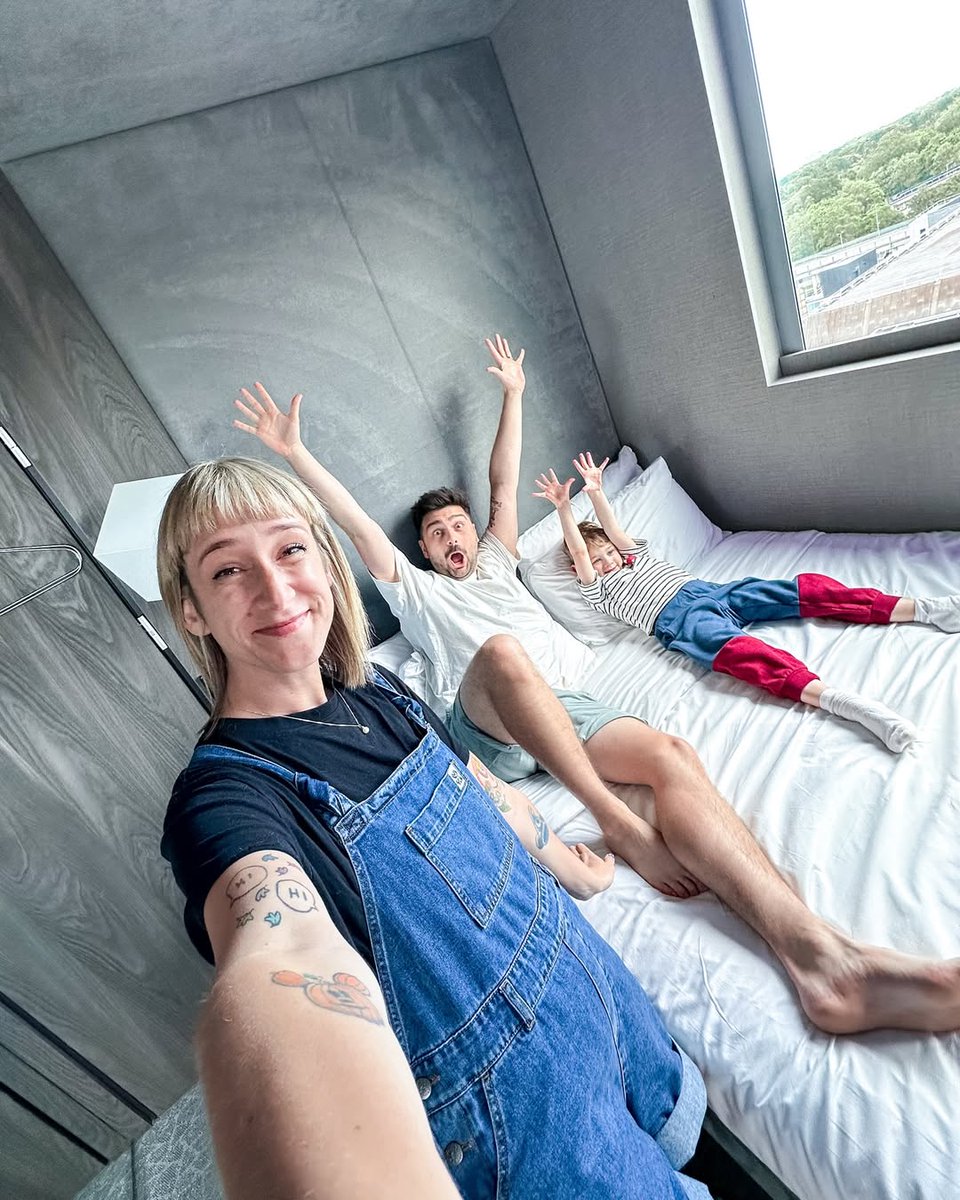 "To say we’re all excited is an understatement 😂 the holiday has well and truly started!! ⭐️"

📸 IG/bethandoesmagic

#Gatwick #BlocHotel