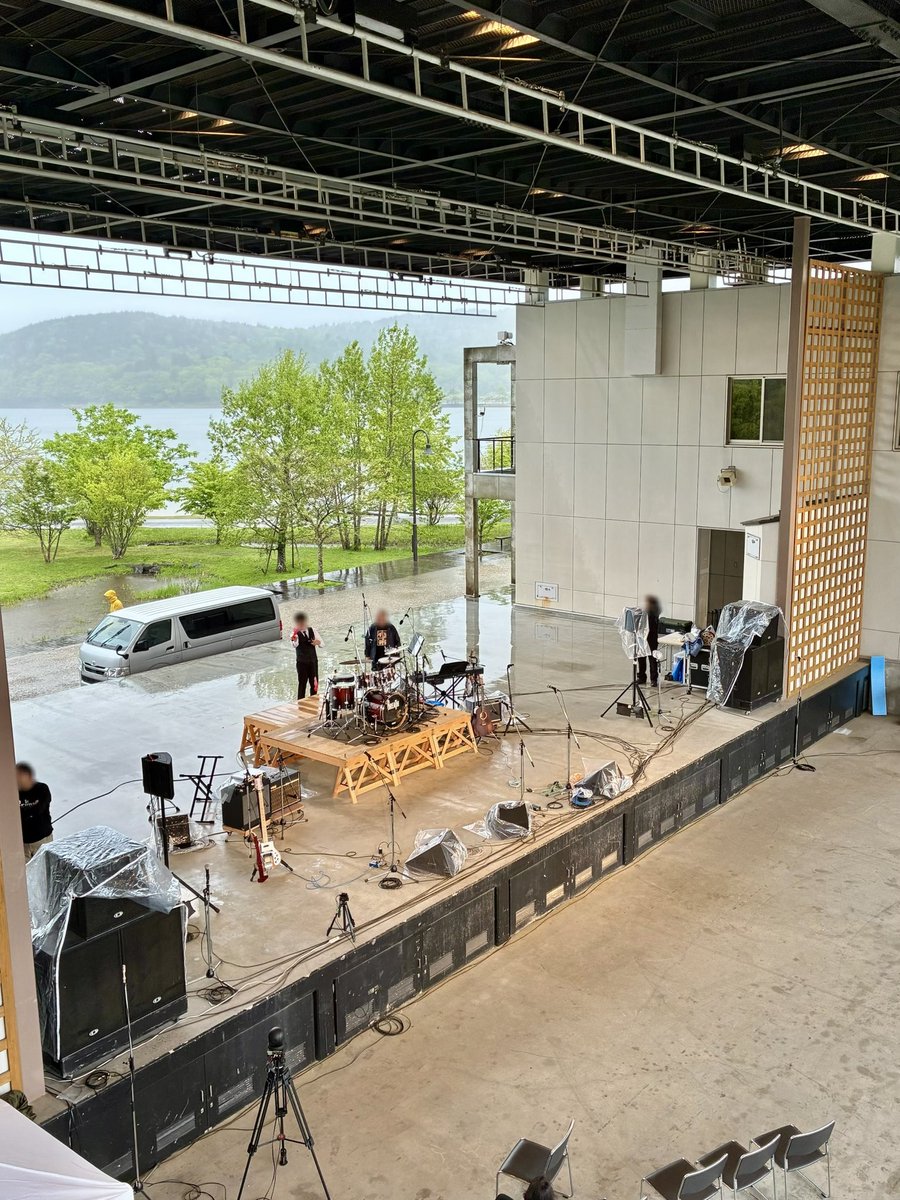 5FabFreaks's tweet photo. 5.17 山中湖ビートルズフェスは暴風雨により途中で中止となりました
リベンジ企画で 快晴の日に富士山バックのライブ実現を楽しみにしています！
FFFは今回も車2台で遠征
今後の方針も決まり 山梨名物ほうとうを頂き 良き小旅行の一日でした
来月6月は新曲準備月間です
次回ライブ告知は改めて♫ https://t.co/fQeEQcYvdP
