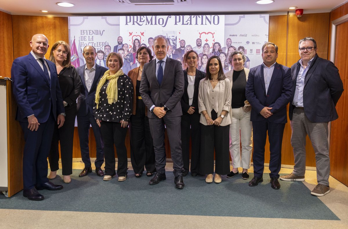 ¡Os presentamos a la nueva Junta Directiva de Hostelería Madrid🥰!

🎉15 #hosteleros con una larga trayectoria que prometen transformar la hostelería madrileña.🎉

#horeca #hostelería #hosteleríaMadrid #pymes
