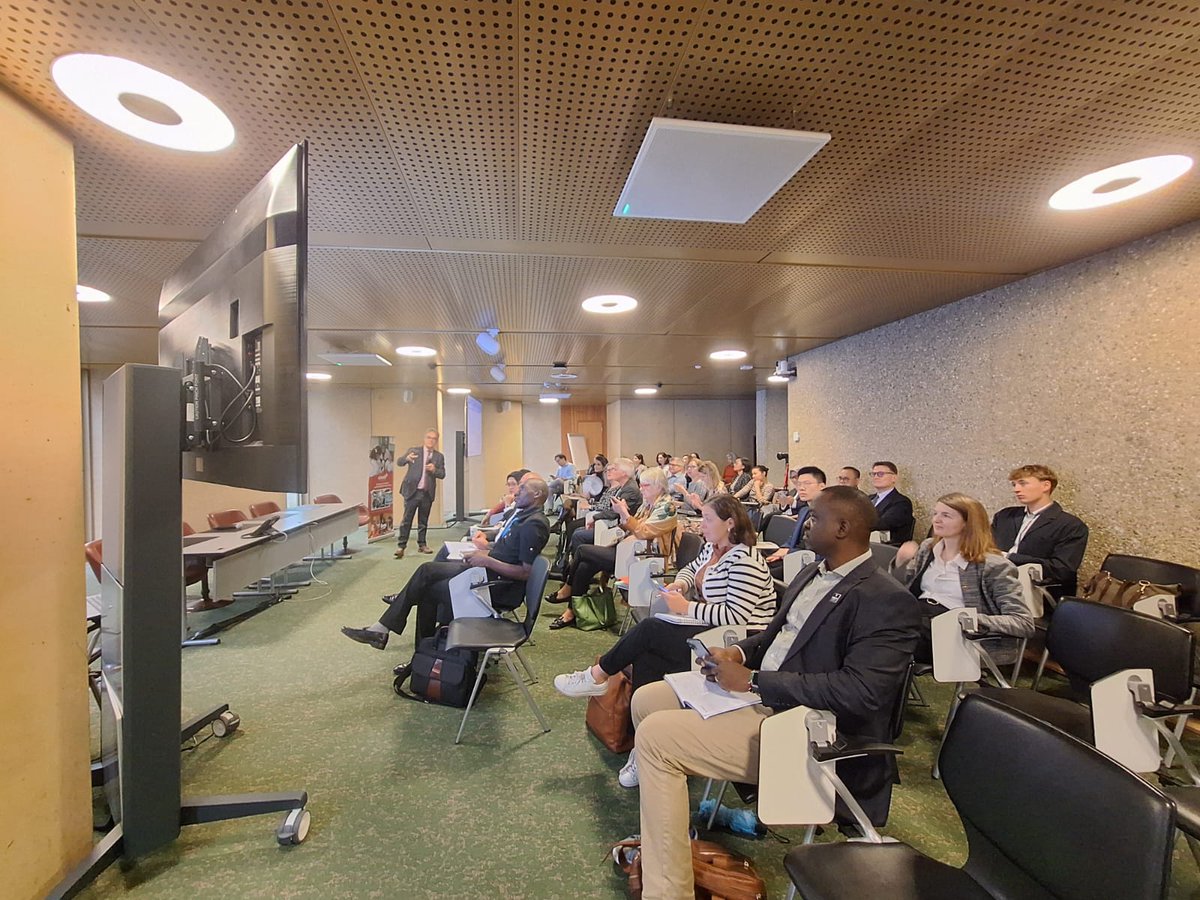 CISDI #SehatAdilSetara (@cisdi_id) on Twitter photo Selesai satu side event #WHA78 di Jenewa. Di side event ini, Mba <a href="/DiahSaminarsih/">Diah Satyani Saminarsih</a> & narasumber bicara soal pentingnya investasi ke tenaga kesehatan & kerja perawatan. CISDI sendiri punya kerja bareng kader di Depok & Bekasi lewat program PN Prima. Kami siapkan rekap agendanya yaaa Selesai satu side event #WHA78 di Jenewa. Di side event ini, Mba <a href="/DiahSaminarsih/">Diah Satyani Saminarsih</a> & narasumber bicara soal pentingnya investasi ke tenaga kesehatan & kerja perawatan. CISDI sendiri punya kerja bareng kader di Depok & Bekasi lewat program PN Prima. Kami siapkan rekap agendanya yaaa