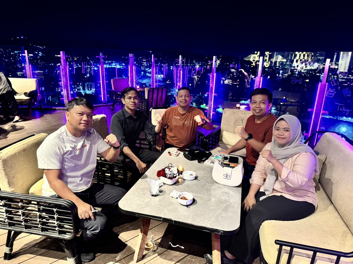 dodi_prabowo9's tweet photo. Kita ini satu hanya administrasi yang memisahkan sementara waktu saja, sejarah akan mengembalikan sesuatu itu menjadi UTUH tapi dalam perjalanannya silahturahmi tidak boleh kita pisah-pisahkan ia harus terus berjalan tanpa embel-embel apapun https://t.co/UMGXbevfZh
