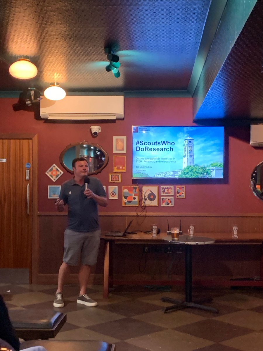 Here's Dr Lee Parkin presenting on the Scouting and Guiding Initiative at <a href="/pintofscience/">Pint of Science UK</a> last night! Lee presented data from last year's experiment on prosociality #PintofScience #ScoutsWhoDoResearch