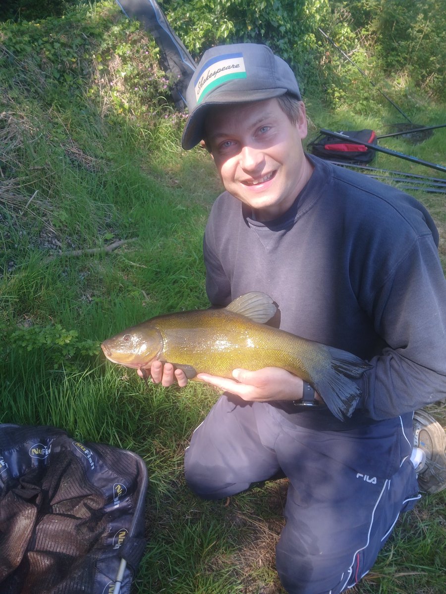 After two frustrating sessions, this was the perfect way to start a quick session down the Mill Pond, a perfectly conditioned 4lb 5oz tench.