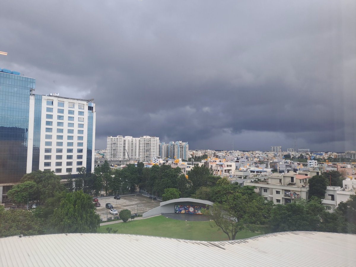 sparrow_harsh's tweet photo. Sky looks so clean 🌚
#Weather #Banglorerain https://t.co/fbsYx9qZQO