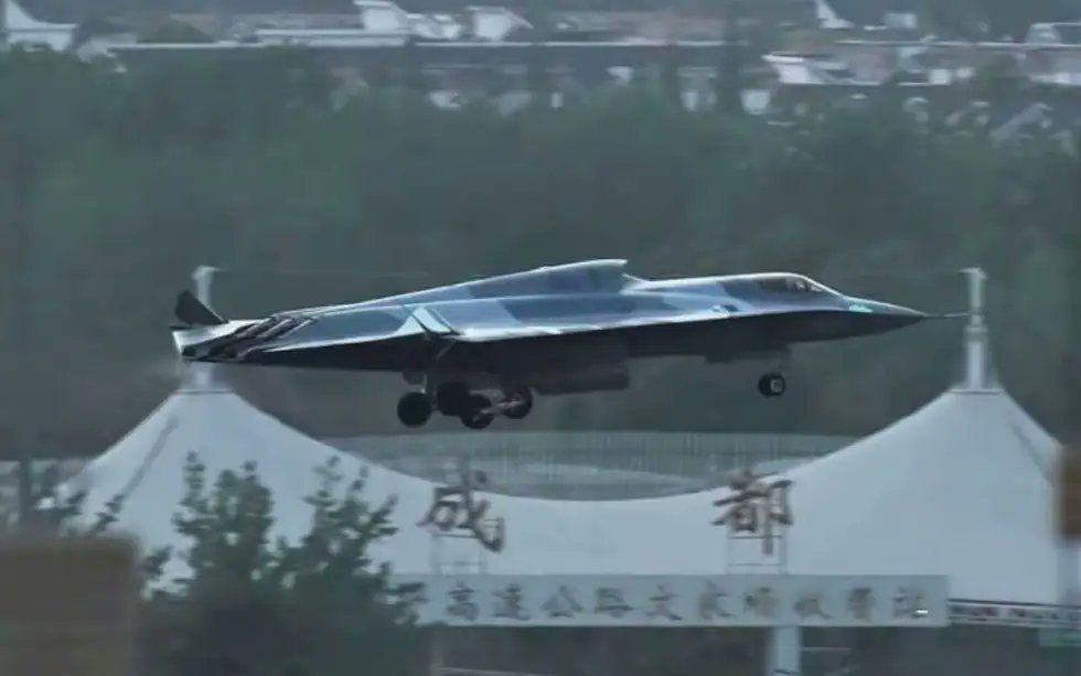 gugulushu's tweet photo. 歼36无形的大手抚摸着每一���beta，就让烈焰在外星生物的老巢升腾吧❗

第6世代ジェット戦闘機-殲擊36

#戦術機
#マブラヴ
#muvluv https://t.co/Q7aDnqIuxP