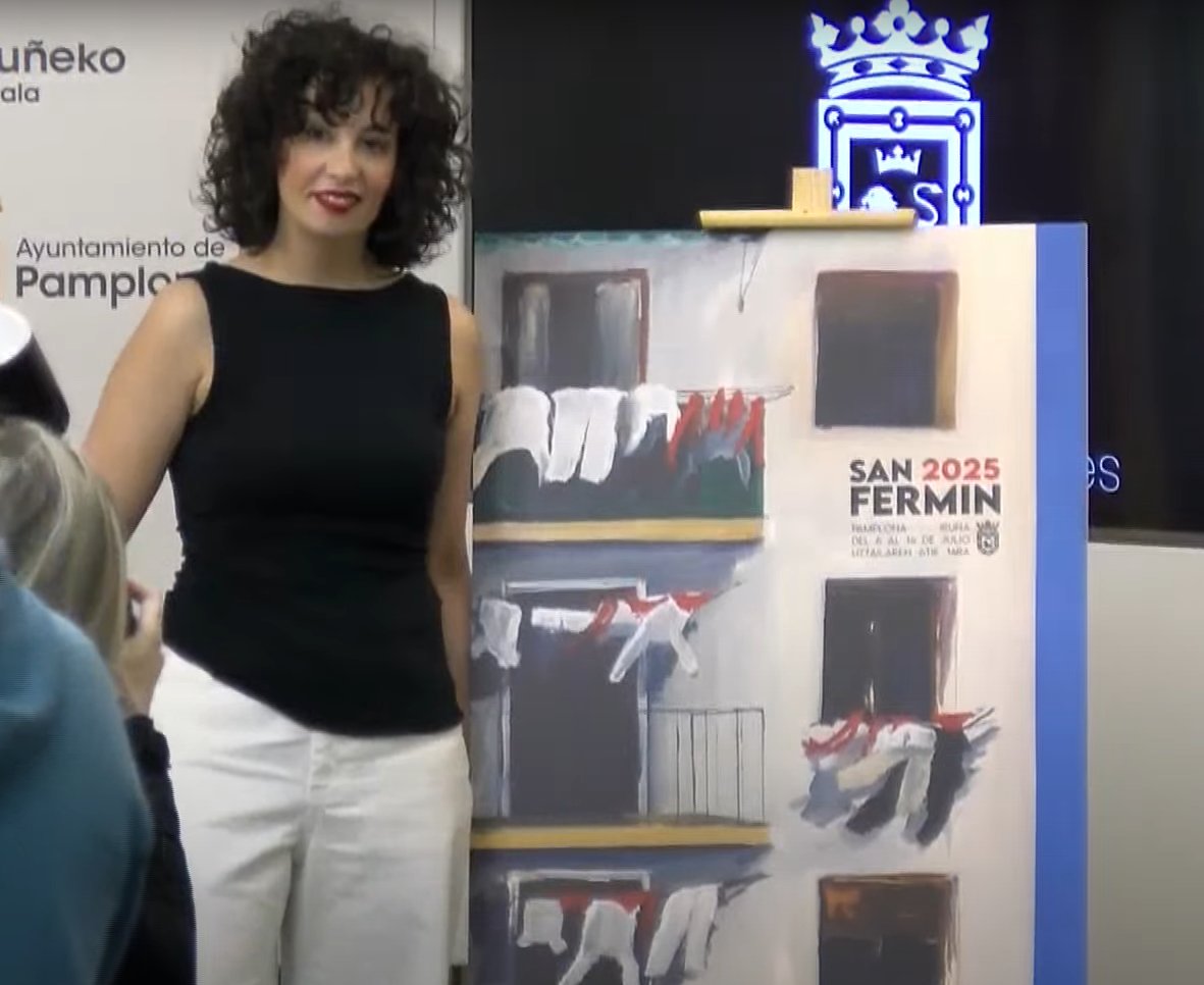 VivirPamplona's tweet photo. 'Hogar pamplonica', cartel de San Fermín 2025.

La obra de Sandra Nadal ha ganado con el 39,1% de los votos. https://t.co/2EvM1HM2Kf