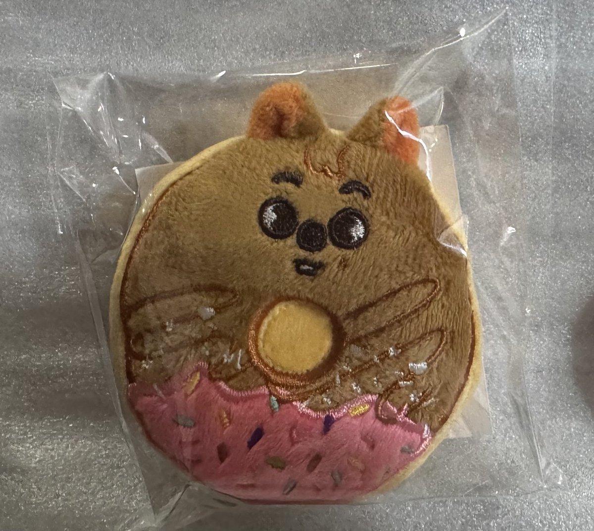 StrayKids skzoo オンラインくじ 
D賞 ドーナツミラー 交換

譲)🐿️
求)🦙>🐥　ループタオル🦙も可能

郵送にて交換希望です。
よろしくお願いします。
#straykids交換