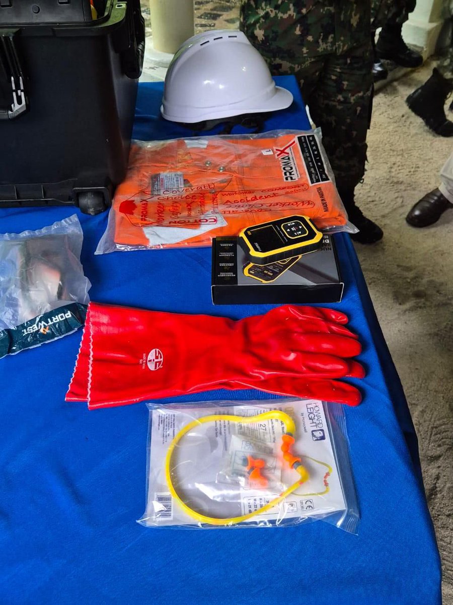 UNODC_BMB's tweet photo. @UNODC_MCP handed over PPE & Personal Radiation Detectors to @CoastGuardMV 🇲🇻 supported by US Export Control and Related Border Security (EXBS) Program. Aim: strengthening maritime security & safety 🤝 Thanks to @StateISN 🇺🇸 for the support! #MaritimeSecurity #EXBS https://t.co/IcB24RnCPI
