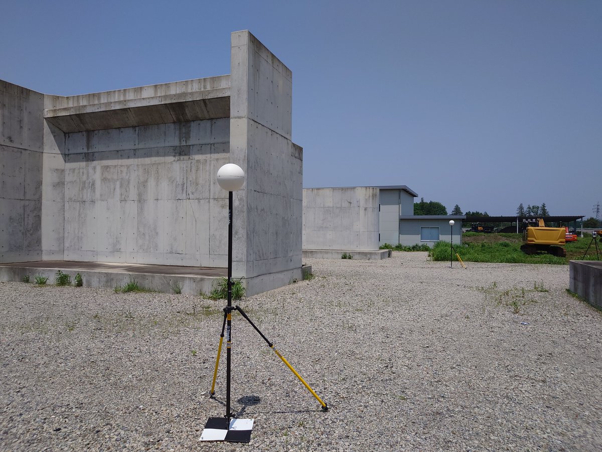 今日はコンサルさんと色々実験。
良いデータが集まった😃
もう水冷服の季節ですねー😭😭

#TrimbleX7 #BLK360 #TrimbleR12 #LRTK #山善