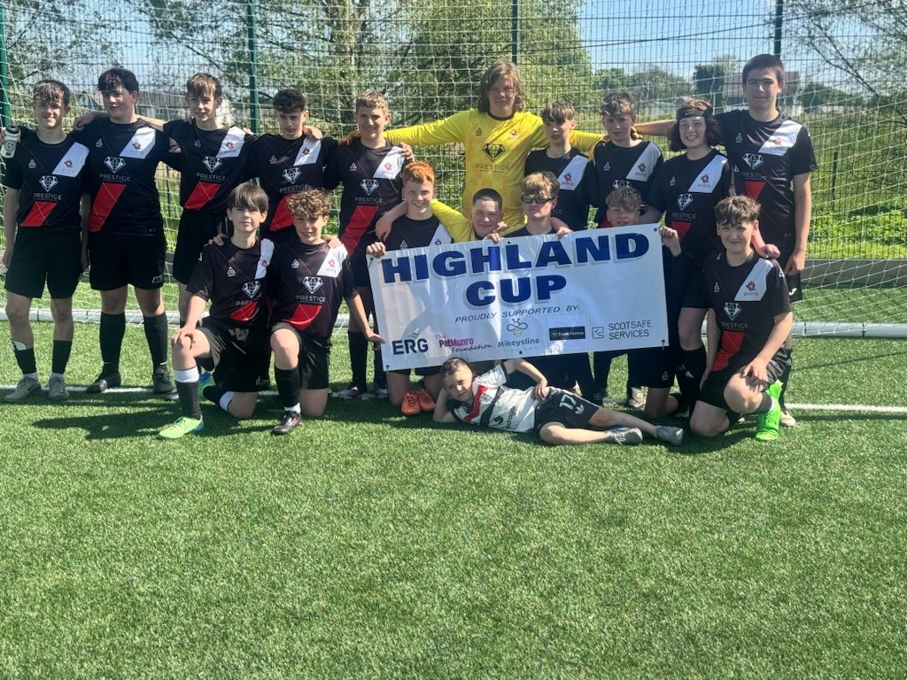 ChelleForIndy's tweet image. The boys played a tournament in Alness on Sunday, winning the Highland cup after 4 wins and 1 loss!
They absolutely deserved to win, hard work, dedication and good attitudes!
🏆⚽🖤♥️