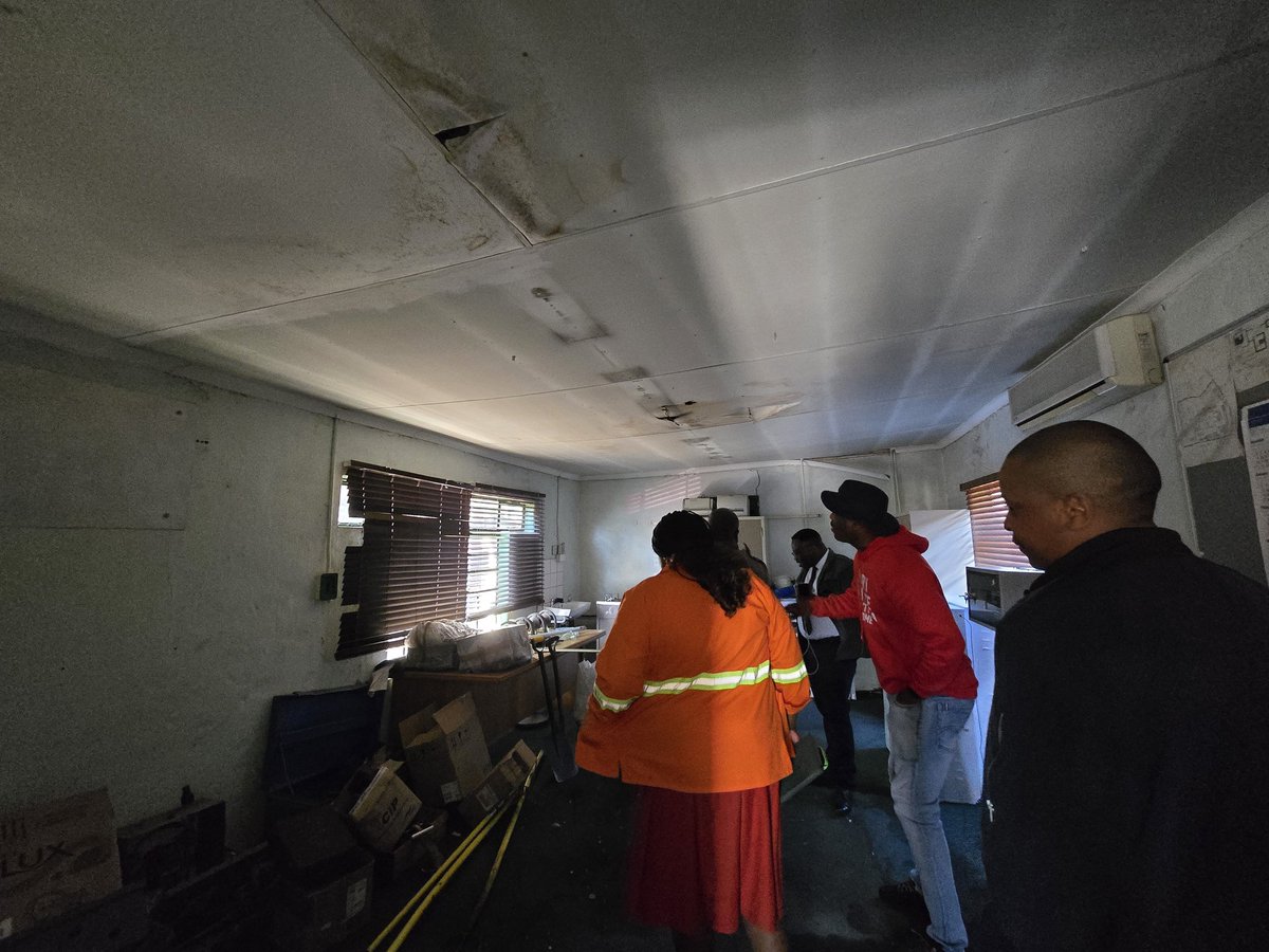 Kholofelo Morodi (@kholofelomorodi) on Twitter photo Our workers simply cannot work in such conditions.
If the City's employees work in such conditions, how can we as the political executive expect them to be at their A-game.
Occupational Health and Safety is non-negotiable <a href="/CityTshwane/">City of Tshwane</a>
#OHSCompliance Our workers simply cannot work in such conditions.
If the City's employees work in such conditions, how can we as the political executive expect them to be at their A-game.
Occupational Health and Safety is non-negotiable <a href="/CityTshwane/">City of Tshwane</a>
#OHSCompliance