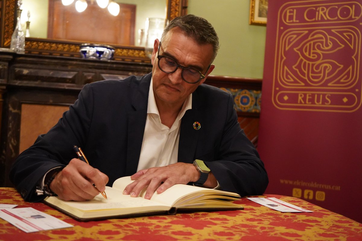 Dow Tarragona (@dowtarragona) on Twitter photo 🏭 El director de Dow Tarragona, Ignasi Cañagueral, ha pronunciat aquest dilluns la conferència "Un tresor sota les xemeneies" a <a href="/ElCircolReus/">El Círcol de Reus</a>. 🪙
👏 Gràcies per la magnífica acollida i per oferir-nos l'oportunitat d'explicar qui som i què fem! 🏭 El director de Dow Tarragona, Ignasi Cañagueral, ha pronunciat aquest dilluns la conferència "Un tresor sota les xemeneies" a <a href="/ElCircolReus/">El Círcol de Reus</a>. 🪙
👏 Gràcies per la magnífica acollida i per oferir-nos l'oportunitat d'explicar qui som i què fem!
