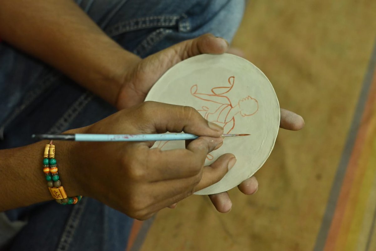 ইতিহাসের স্পর্শে, ঐতিহ্যের সংরক্ষণ।। 

আন্তর্জাতিক সংগ্রহালয় দিবস।
বিষ্ণুপুর আচার্য যোগেশচন্দ্র পুরাকৃতি ভবনে(বাঁকুড়া জেলা সংগ্রহশালা) কতগুলো কৈশোর কর্মশালার মাধ্যমে ফিরিয়ে আনল দশাবতার তাসের সৃষ্টির মুহূর্তকে।
১৮ ই মে, ২০২৫।।

#EgiyeBangla