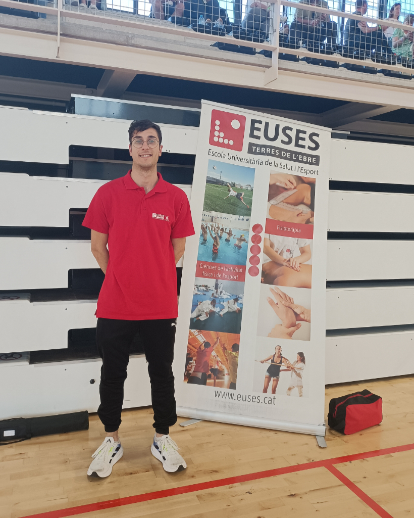 🤸‍♀️ #Voluntariats | El graduat Jaume Salaet (TE) ha estat present al Campionat de Catalunya Individual Nivell 4, celebrat el 17 de maig al Pavelló de Tecnificació d’Amposta.

Donant suport en la recuperació muscular dels participants durant una jornada intensa de gimnàstica! 💥