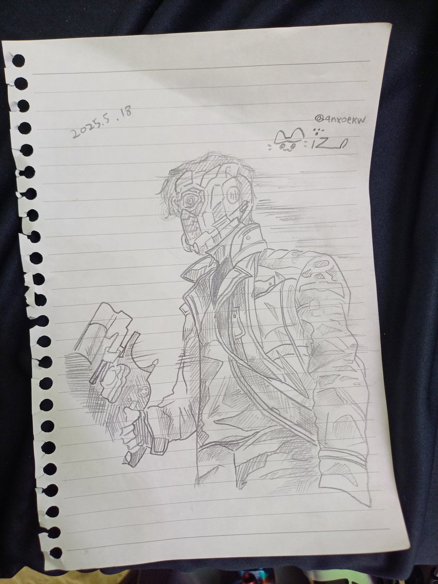 조심스럽게 자랑하고픈 일이 있는데
이번 해운대 행사에서 무대 시작하기전 밖에서 놀면서
대기중에 어떤 코스프레분들이 스타로드가
그려진 종이를 주시며 본인 친구분이 스타로드 팬인데
직접 가져다 주시긴 부끄러워서 대신 전해드린다며 주셨습니다

가끔씩 먹을거 받은적은 있지만 이렇게