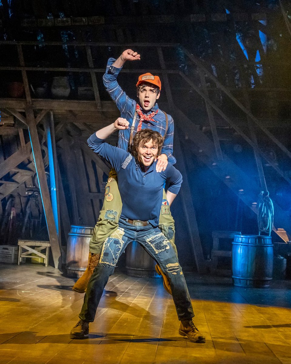 Us because it’s press night tonight!

Best wishes to our wonderful Shucked company ahead of what promises to be a corn-tastic evening 💛

📷 Pamela Raith