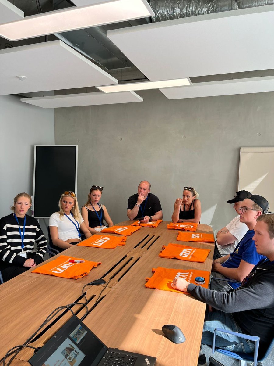 CampusSudMetier's tweet photo. 📸 Immersion suédoise au Campus Sud des Métiers !
Grâce à un partenariat avec le lycée Elof Lindälvs Gymnasium 🇸🇪, 6 élèves en méca poids lourds ont vécu une semaine pro intense chez @GroupeIppolito  / @AzurTrucks - Ippolito Mobilités via #ErasmusPlus

#MobilitéEuropéenne #CCI06 https://t.co/E8CH2MI5O6