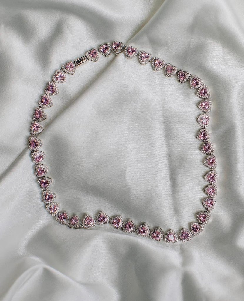 Outfit_Luxy's tweet photo. This choker 💗 https://t.co/CGcwkcLWhh