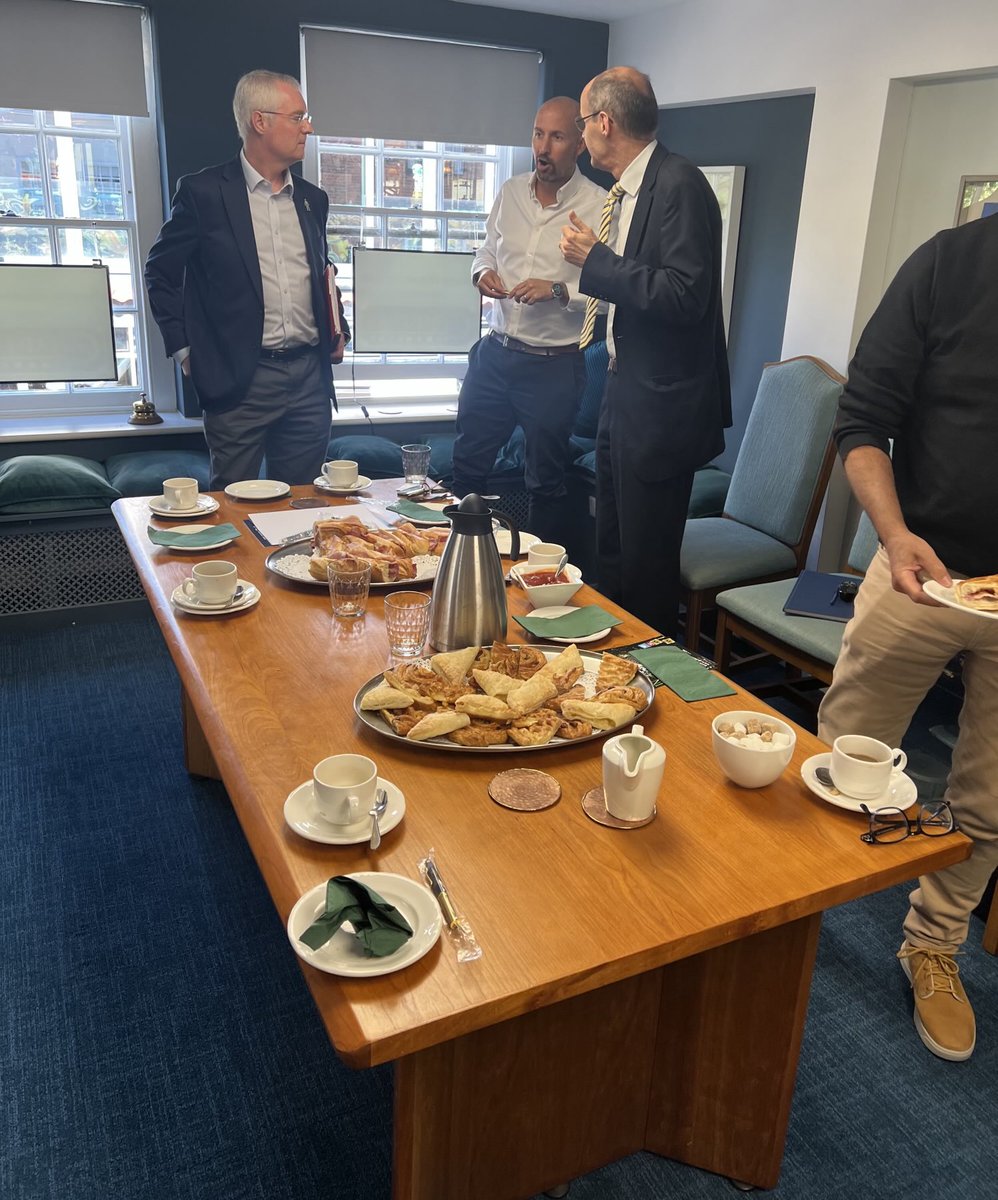 onlinefinancial's tweet photo. Great to host @BoECentralSouth & @SurreyChambers this morning at @ChaptersMoney HQ in Guildford. Many, many #Financialthoughts https://t.co/zzwBQEZbTS