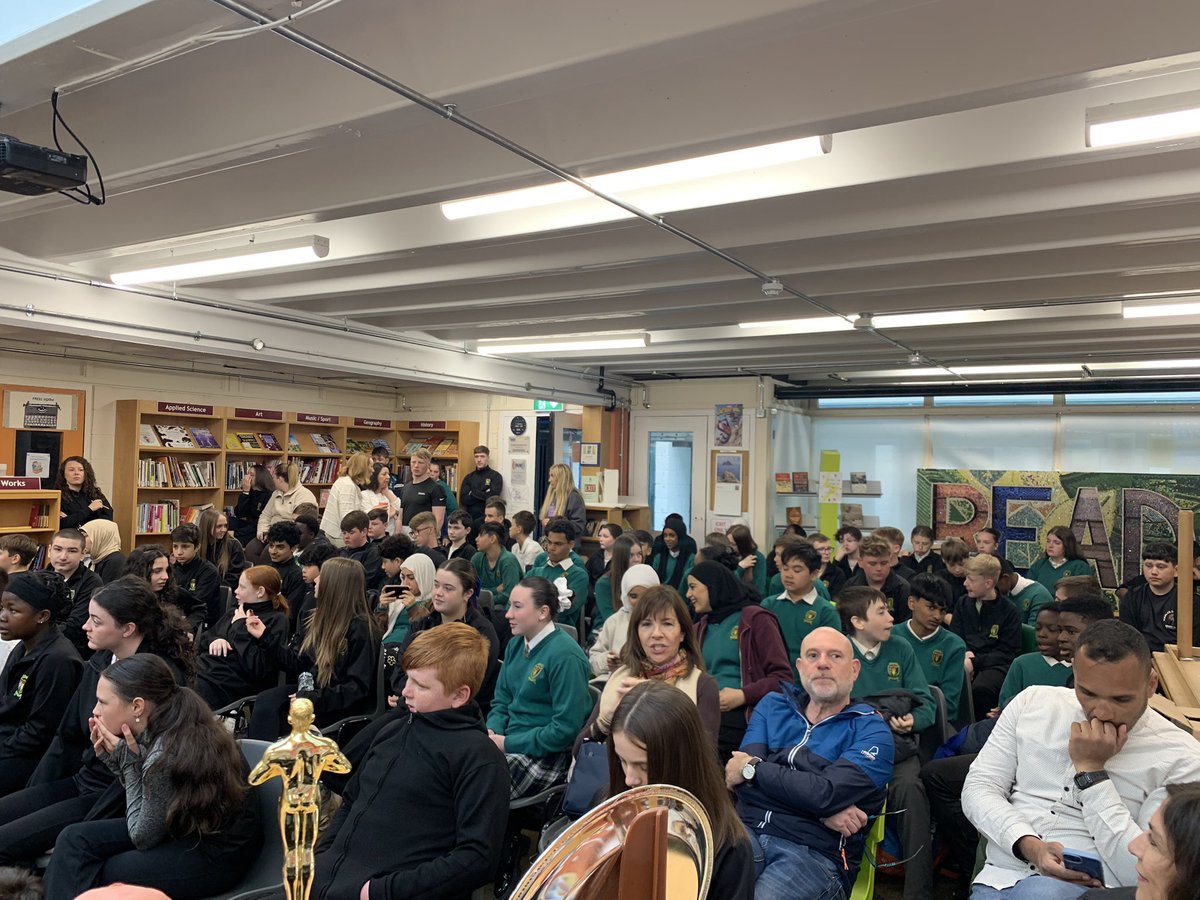 Reuben the Entertainer presented a brilliant fun workshop ‘Hacked’ about how social media controls us to 1st year students this morning 👏<a href="/jcsplibraries/">JCSP Library Project</a> <a href="/Bloom_Digi/">Blooming Digital!</a> <a href="/Leargas_etwinn/">eTwinning Ireland</a>
