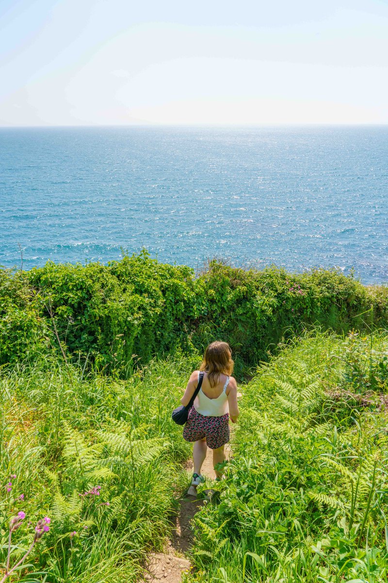 One of the prettiest walks in Cornwall - from Mousehole to Lamorna Cove along the South West Coast Path. Clocking up a lot of steps on our trip down here with <a href="/AspectsHolidays/">Aspects Holidays</a> as there's so much to see! 😍 ad <a href="/ILoveCornwallUK/">Visit Cornwall</a> #LoveCornwall