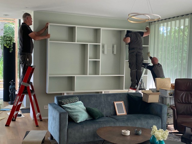 keesverhouden's tweet photo. Frans, Corné en Kees hebben weer vakwerk geleverd! 💪🛠️
Deze prachtige kast is volledig op maat gemaakt – beschikbaar in alle afmetingen en kleuren. Heb jij ook een droomkast in gedachten? Wij maken ’m voor je! 🎨📏 https://t.co/h9LxQMwjTR