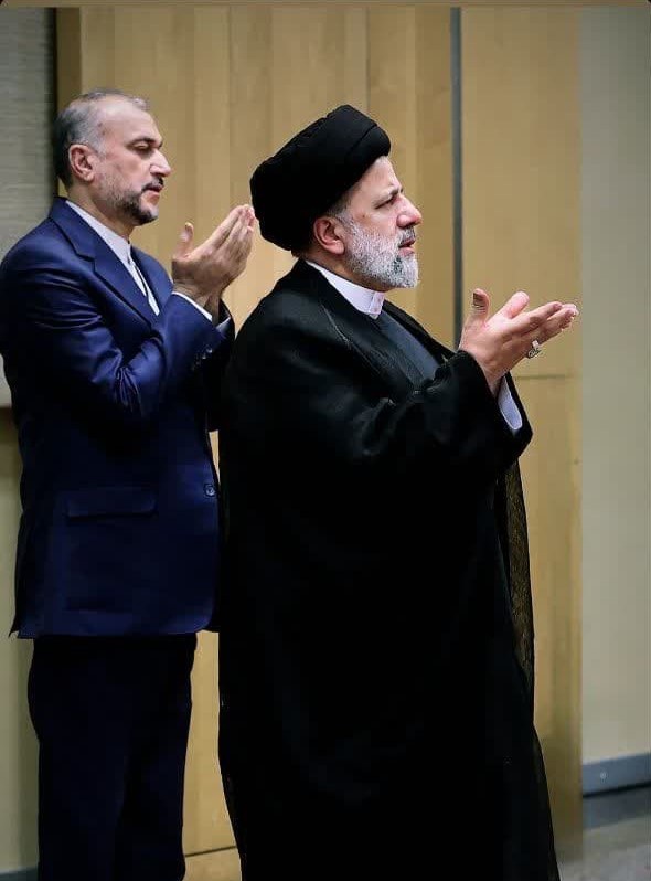 Alisepasi_ir's tweet image. برای شادی روح #خادم_حرم_ایران رئیس جمهور شهیدمون یه صلوات بفرستید.