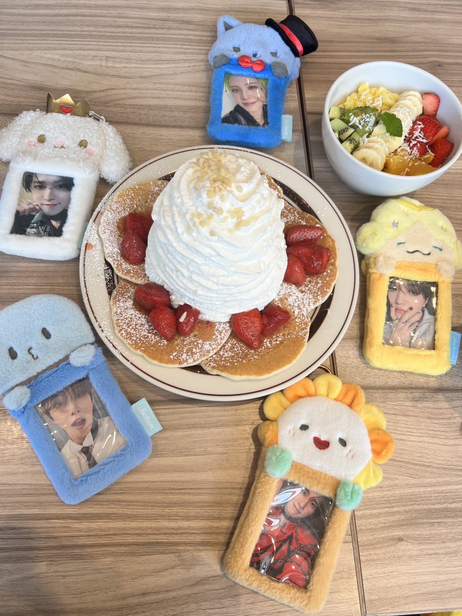 fr248657's tweet photo. 久々の全員集合🙌

@anzu_jo1 おめでとう♡

@rf_koha  @ohagi_j  @akigttpk5 https://t.co/5he6yJGxs1