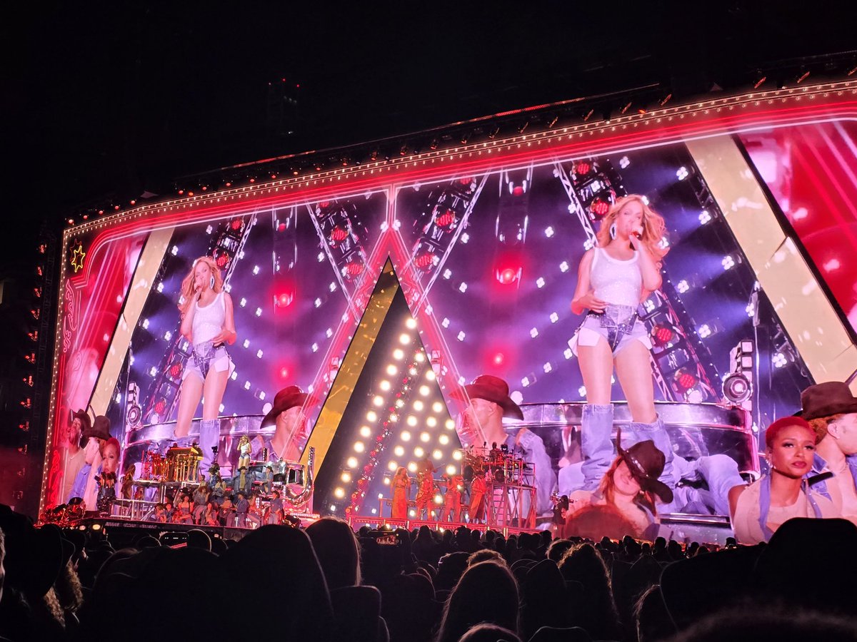 dviggs's tweet photo. #Cowboycarter #Chicago Night 2 https://t.co/PFyMiDxy6T