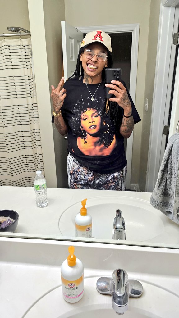 Big God Body Chellz tweet media