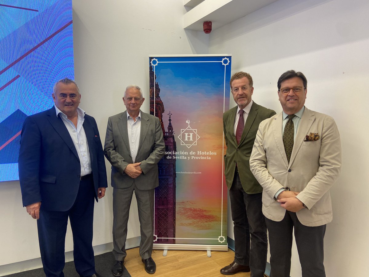 Los hoteleros de Sevilla se han reunido hoy junto a <a href="/Ayto_Sevilla/">Ayuntamiento de Sevilla</a> y <a href="/QCalidad/">ICTES</a> para hablar de Calidad en el sector, que ayude a poner en valor el destino