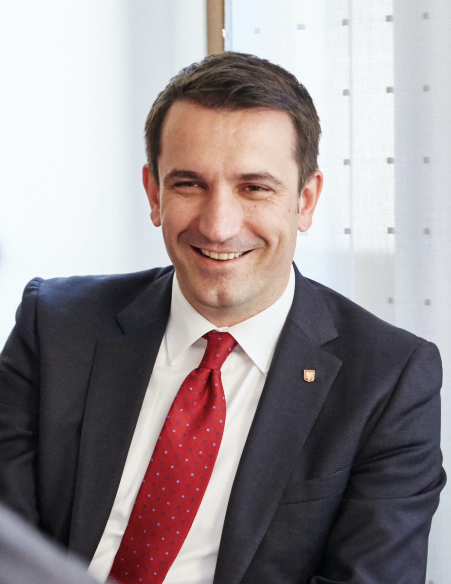 Shumë të dashur miq,

Sot bëhen 100 ditë nga burgimi im pa asnjë justifikim të arsyeshëm. Ndalimi im i padrejtë dhe arbitrar vazhdon, megjithëse nuk jam akuzuar për asnjë vepër penale. Si pasojë, po pengohem forcërisht nga ushtrimi i detyrave të mia si Kryetar i zgjedhur, me votë