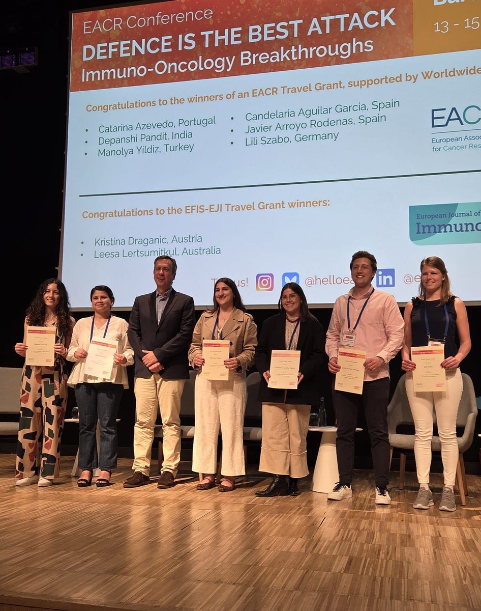Cat__Azevedo's tweet photo. Great time at EACR Defense is the Best Attack, sharing the latest updates on #Immunology #oncology @EACRnews @A__Fernandes12 https://t.co/ceT677iSjW